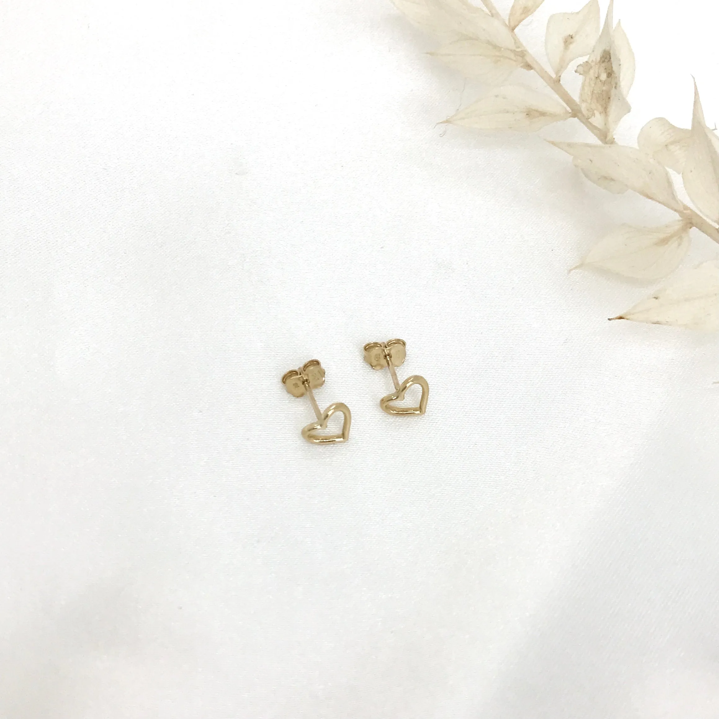 10k Gold Open Heart Stud Earrings