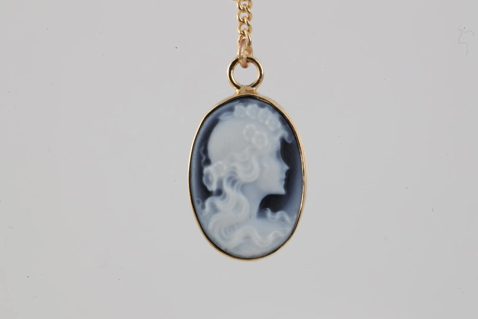 20" 14k Yellow Gold Cameo Necklace (4.50g.)