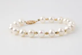 7.5" 14k Yellow Gold Pearl Bracelet with Gold Beads (11.46g.)