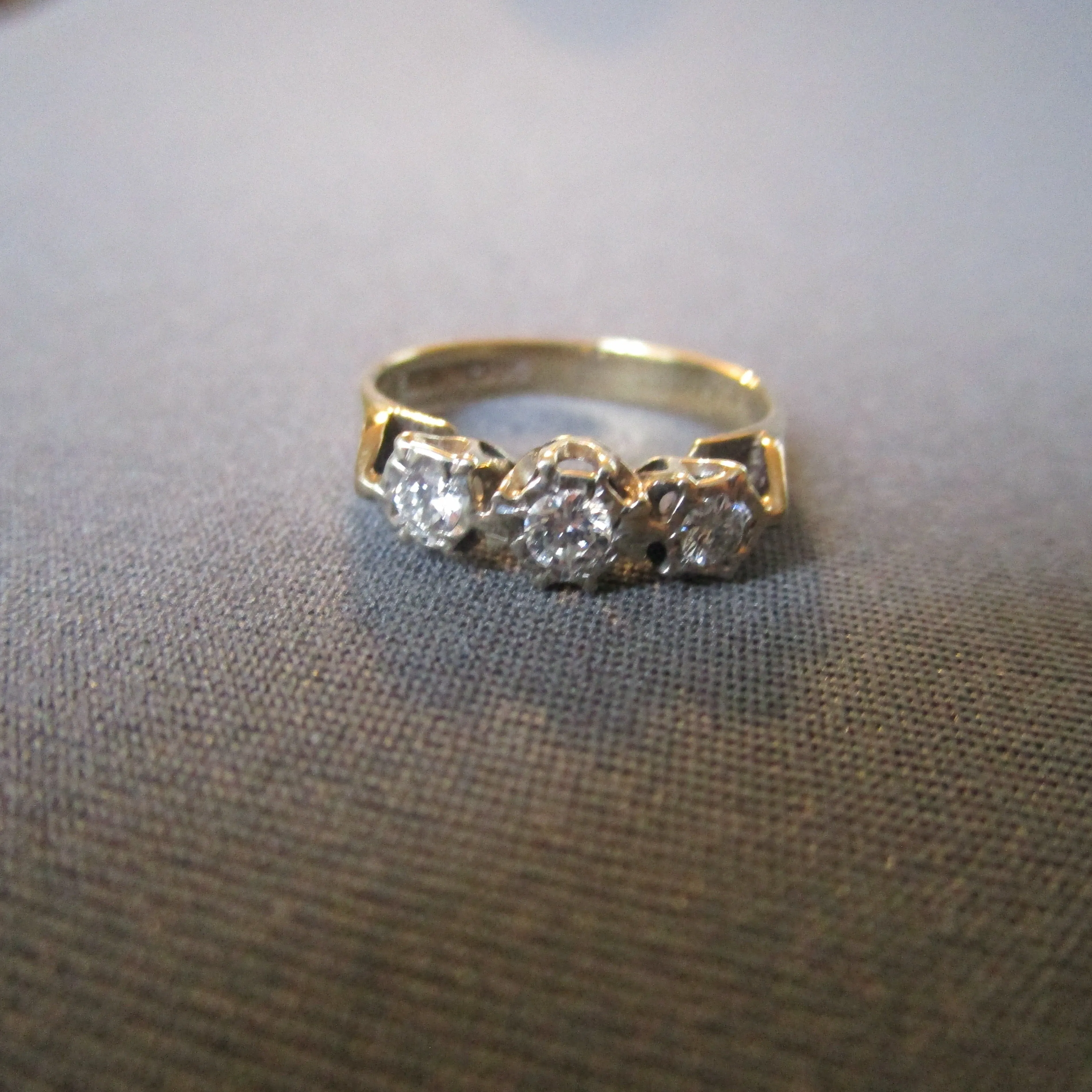 9kt Gold Diamond Three Stone Ring size M Vintage Birmingham 1978