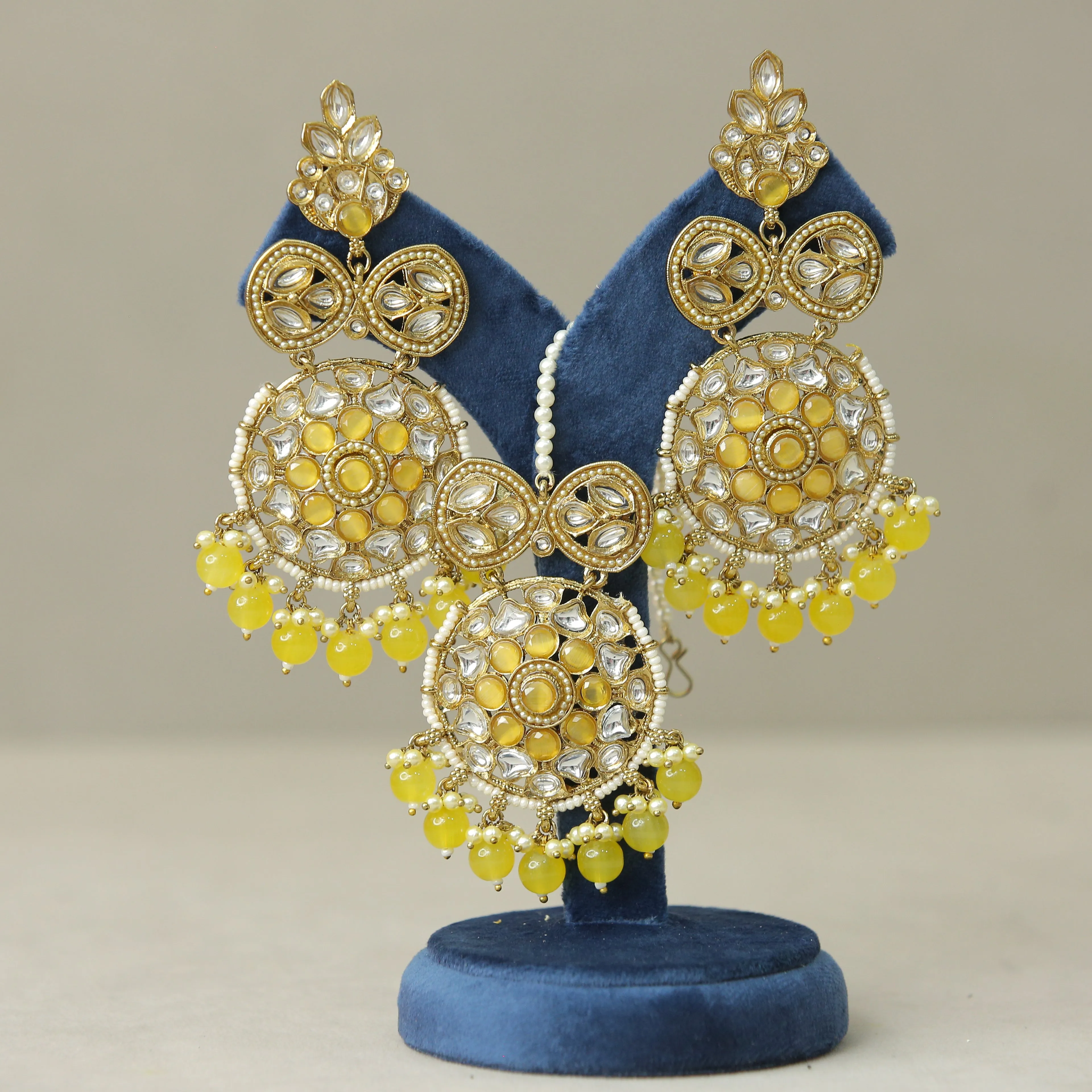 Aarushi Earrings And Tikka