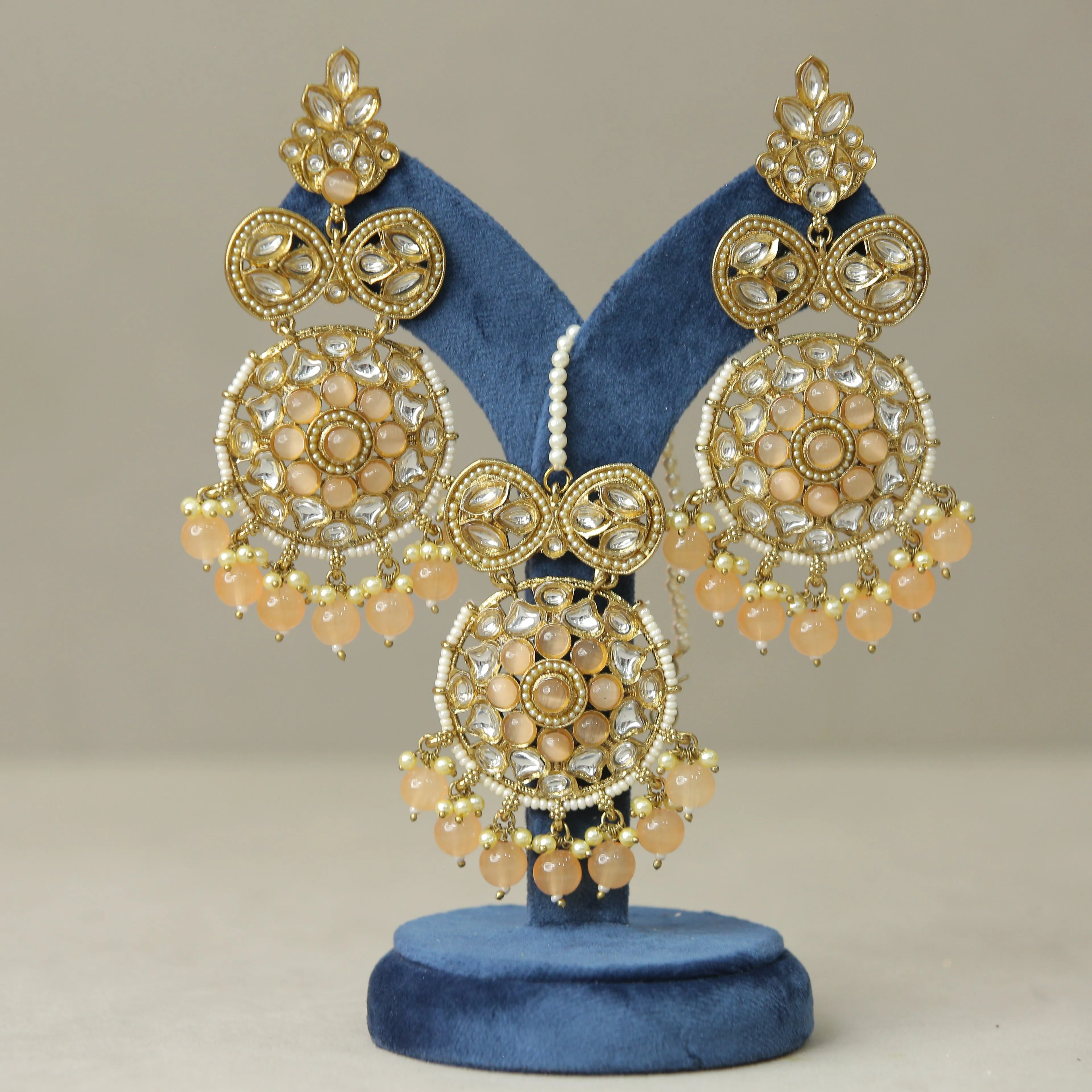 Aarushi Earrings And Tikka