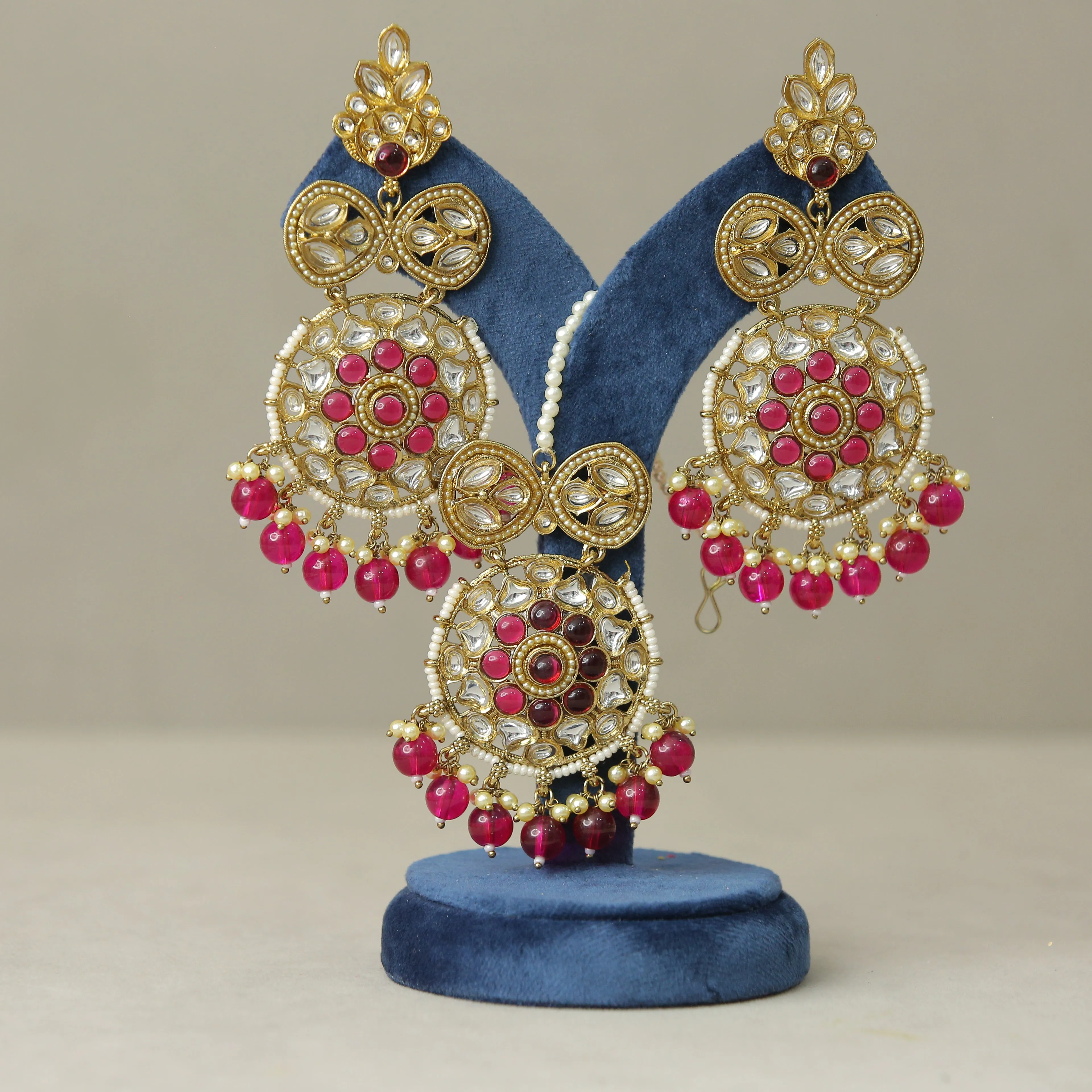 Aarushi Earrings And Tikka