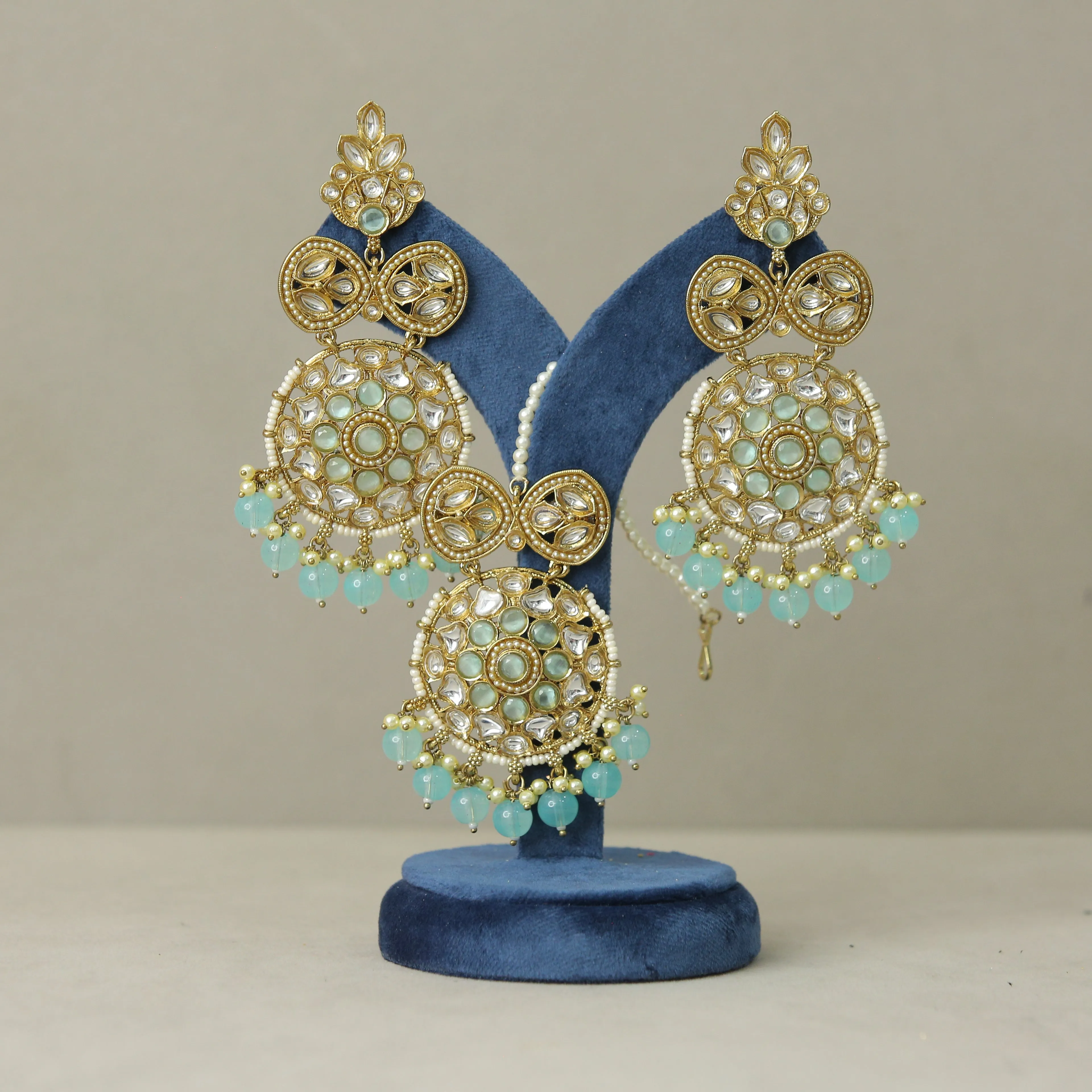 Aarushi Earrings And Tikka