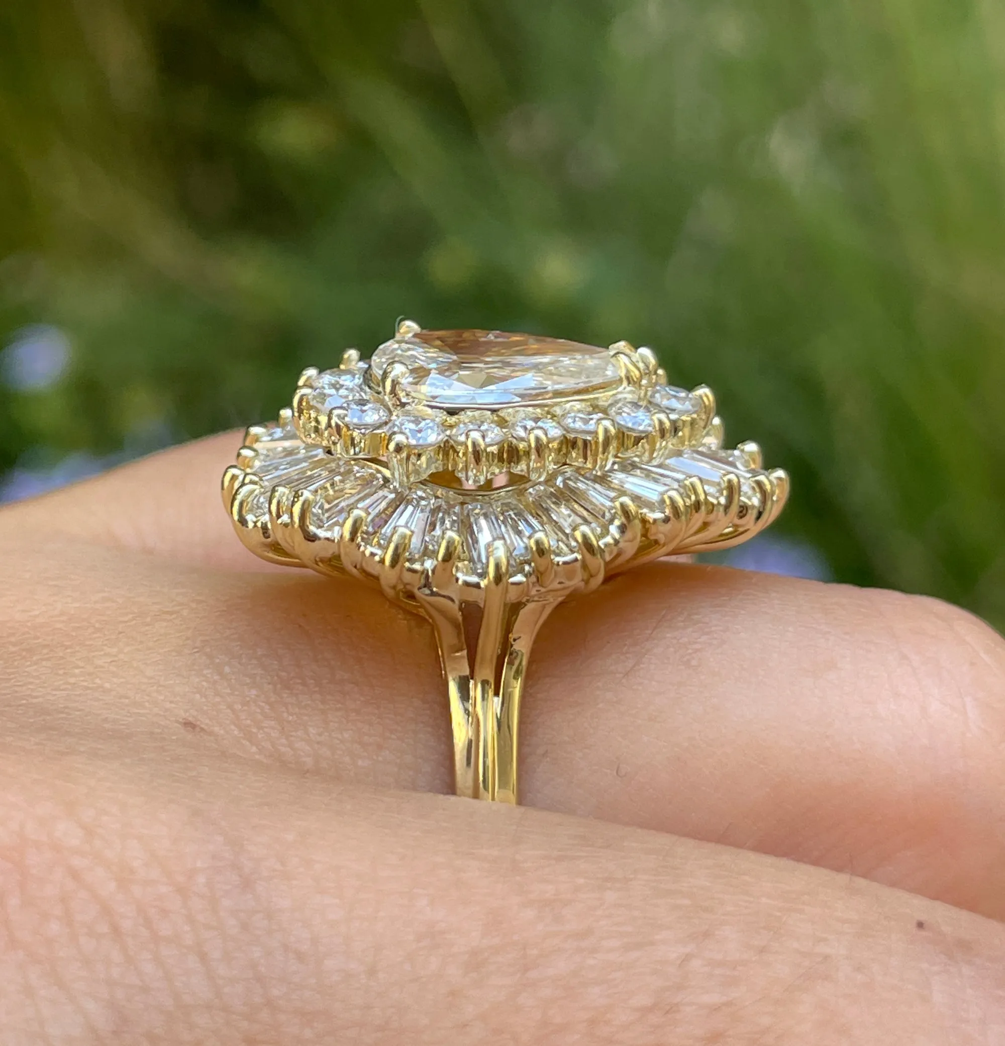 Breathtaking BALLERINA GIA 4.21ct Pear Shape Diamond Cocktail Gold Vintage Ring