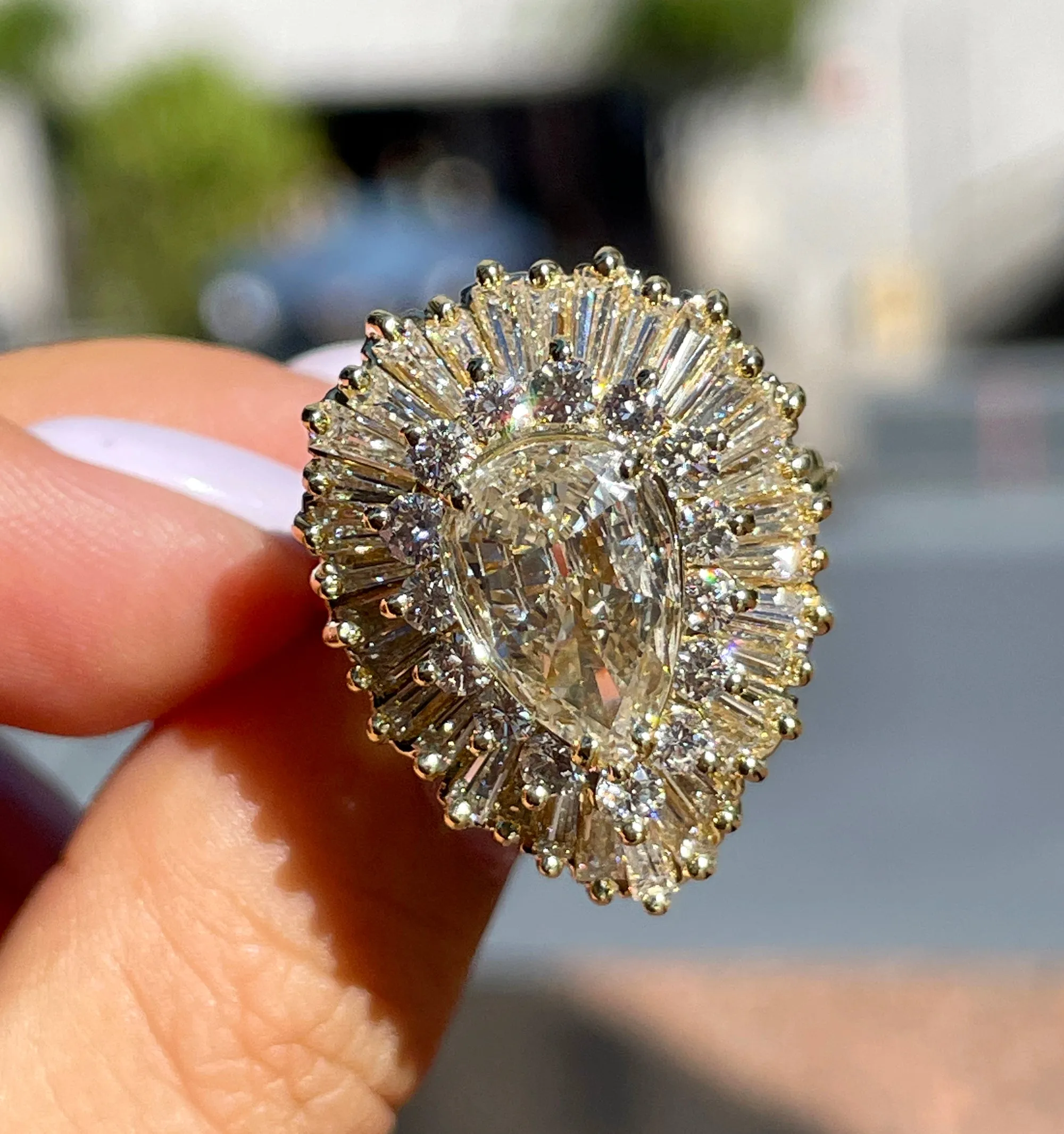 Breathtaking BALLERINA GIA 4.21ct Pear Shape Diamond Cocktail Gold Vintage Ring