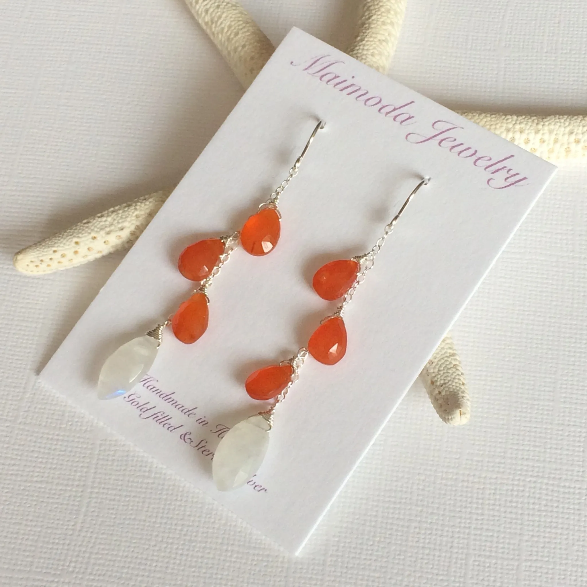 Carnelian and moonstone earring (E283)