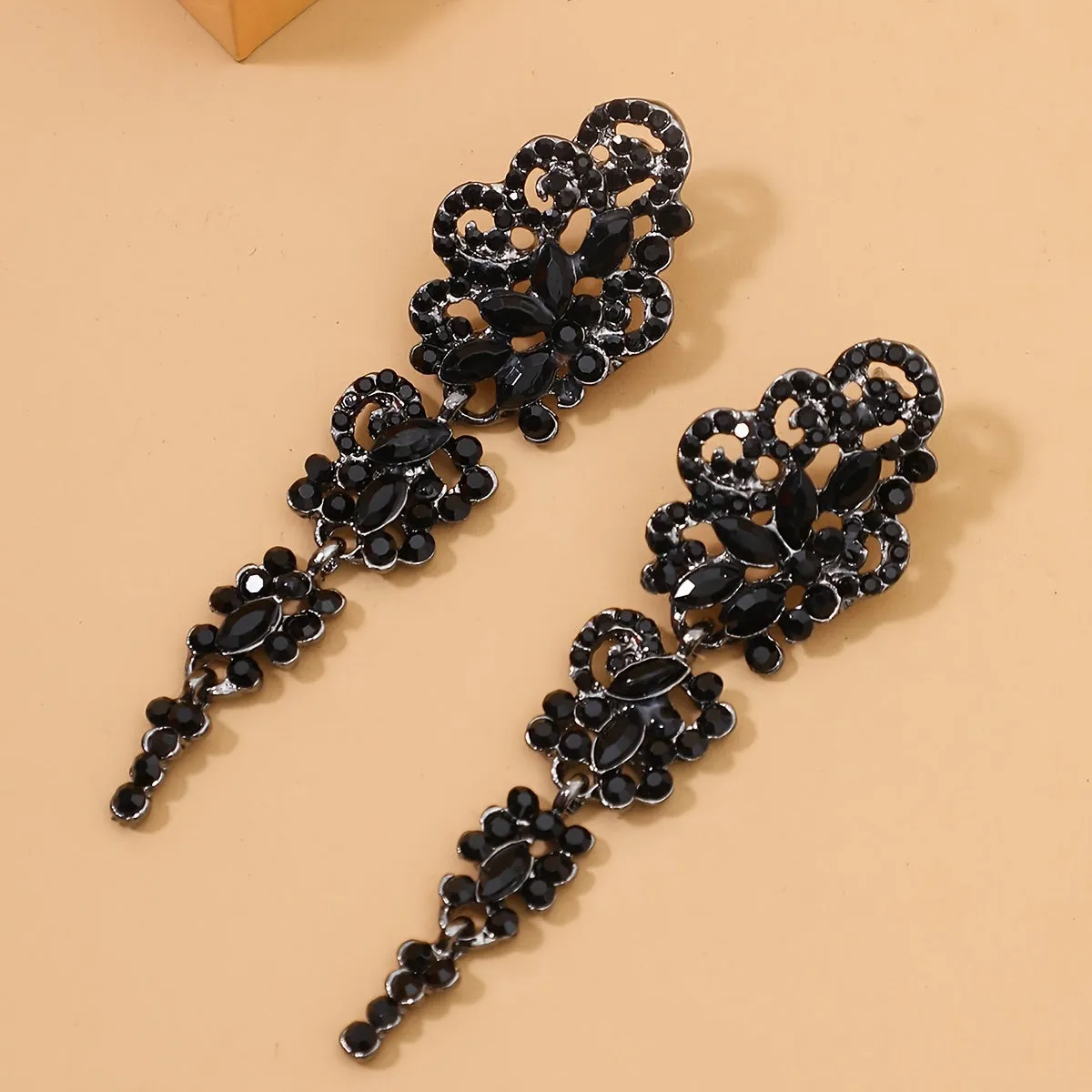 Gothic Style: Women's Black Rhinestone Drop Earrings - Add a Touch of Dark Chic to Your Look!