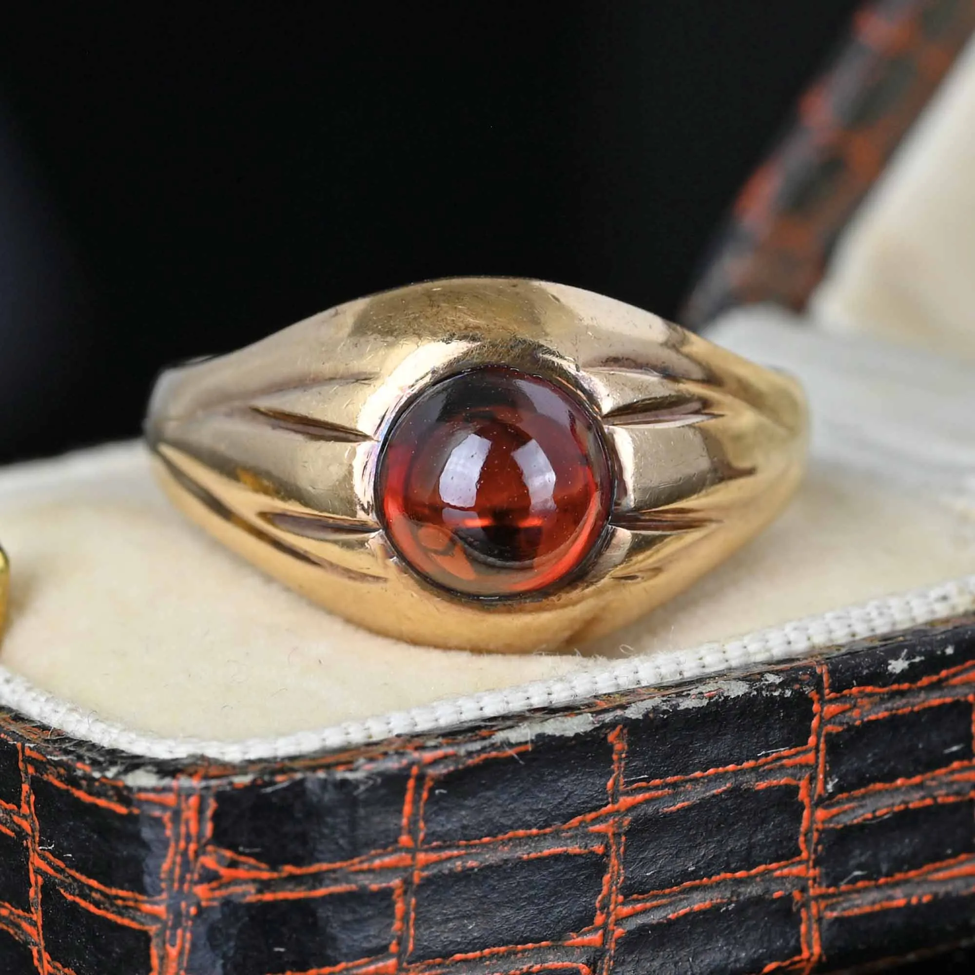 Retro 1940s Gold Garnet Cabochon Signet Ring