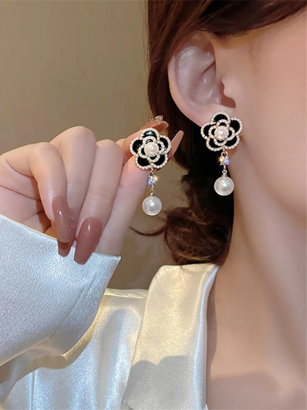 Retro Camellia Pearl Earrings