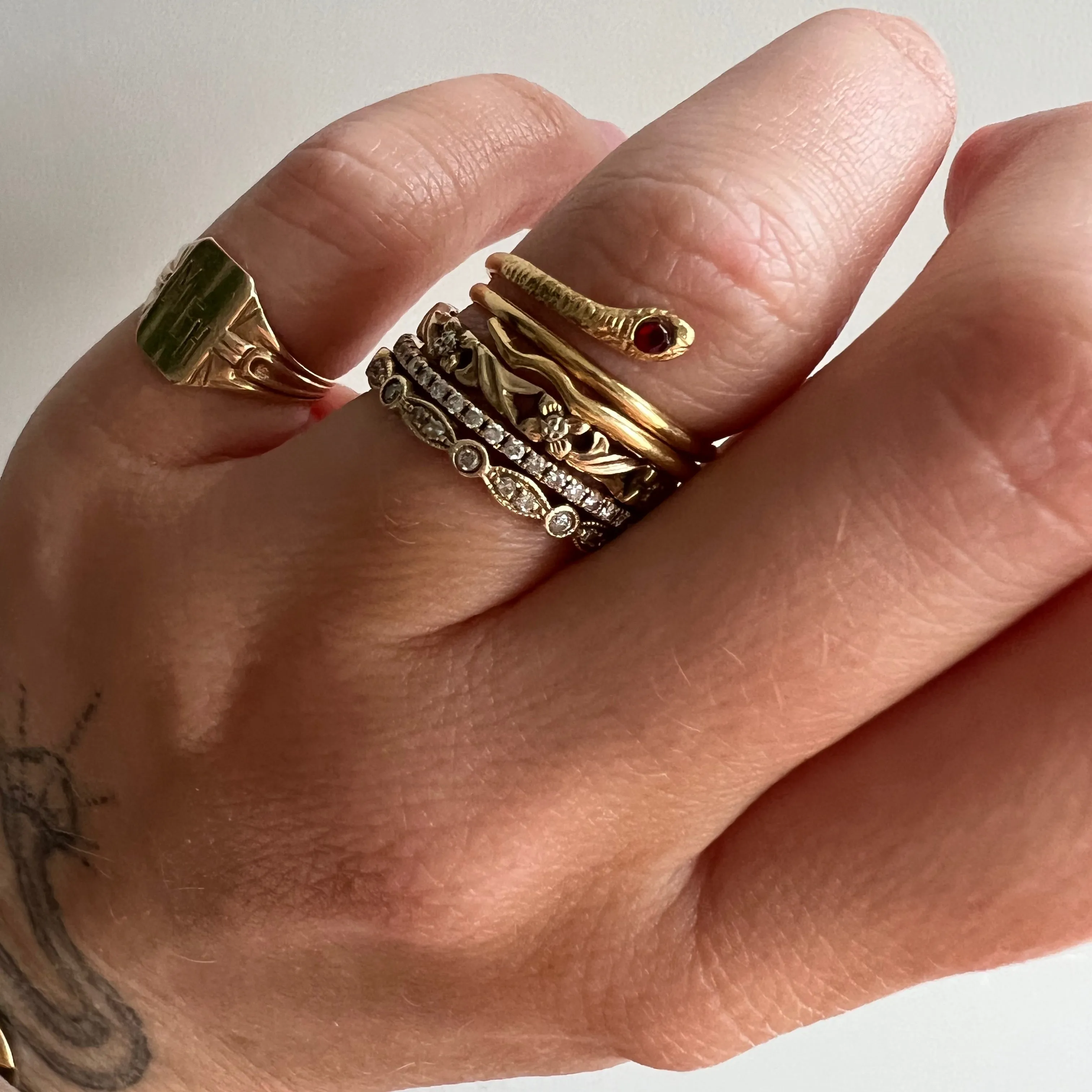 V I N T A G E // wrap around stacker / 18k yellow gold and red paste coiled snake ring / size 5.75-6